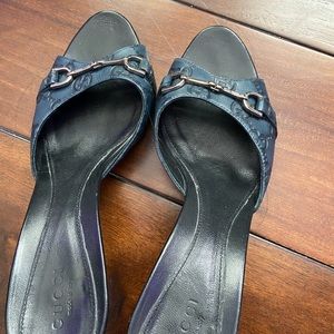 navy blue gucci heels